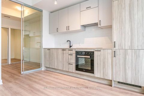 Photo 3 at 715 - 1 Quarrington Lane, Don Mills, Toronto