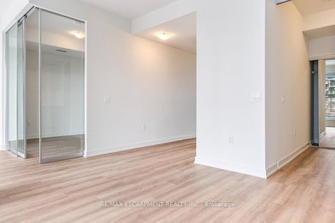 Photo 4 at 715 - 1 Quarrington Lane, Don Mills, Toronto