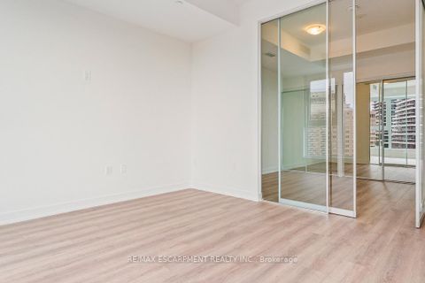 Photo 9 at 715 - 1 Quarrington Lane, Don Mills, Toronto