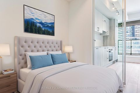 Photo 14 at 715 - 1 Quarrington Lane, Don Mills, Toronto