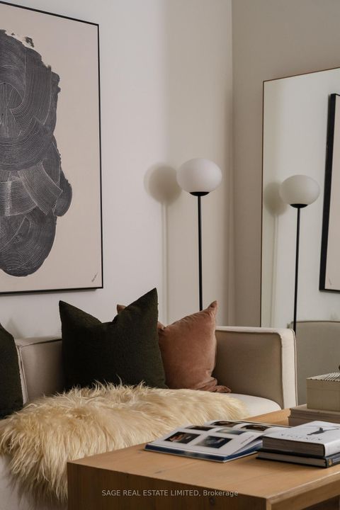 Photo 2 at 110B Palmerston Avenue, Bellwoods, Toronto