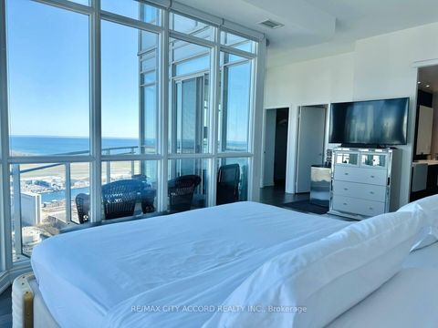 Photo 2 at PH06 - 21 Iceboat Terrace, Waterfront Communities C1, Toronto