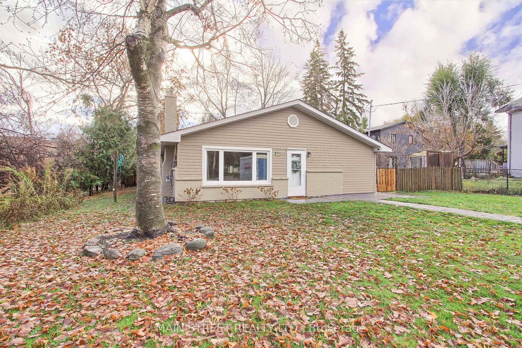 1021 Goshen Road, Alcona, Innisfil photo number 2