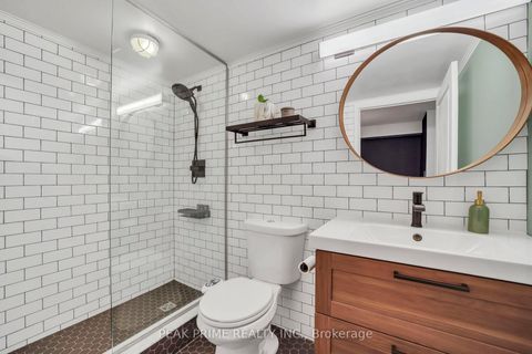 Photo 13 at 306 - 308 Palmerston Avenue, Bellwoods, Toronto