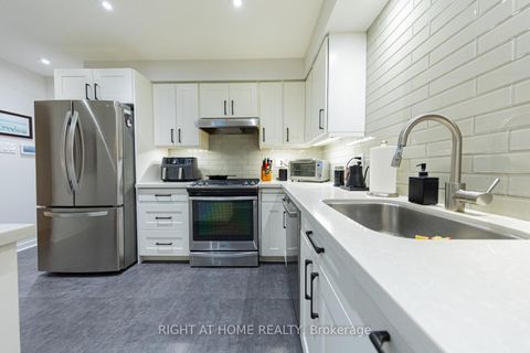 Photo 3 at 27 Bigwin Drive, Aurora Heights, Aurora