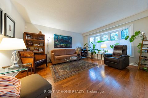 Photo 4 at 27 Bigwin Drive, Aurora Heights, Aurora