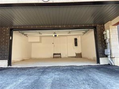 Photo 10 at 2485 Badger Crescent, GA Glen Abbey, Oakville