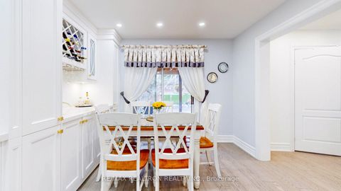 Photo 13 at 160 Carlyle Crescent, Aurora Highlands, Aurora