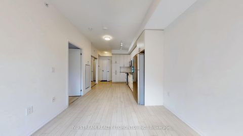 Photo 8 at 613 - 3091 Dufferin Street, Glen Park, Toronto