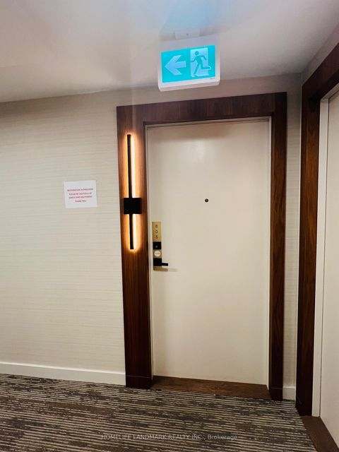 Photo 4 at 805 - 327 King Street W, Waterfront Communities C1, Toronto