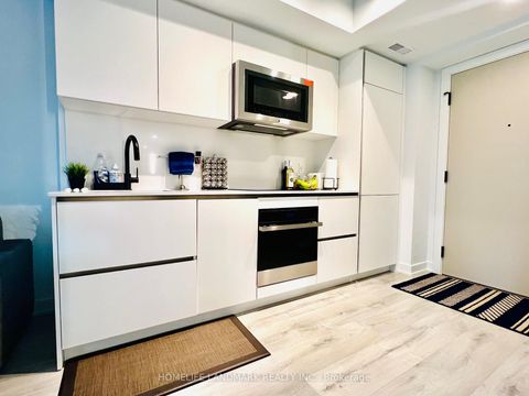 Photo 8 at 805 - 327 King Street W, Waterfront Communities C1, Toronto