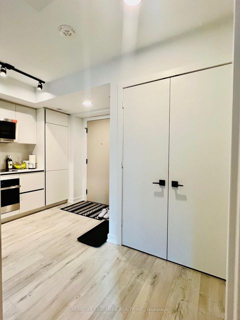 Photo 9 at 805 - 327 King Street W, Waterfront Communities C1, Toronto