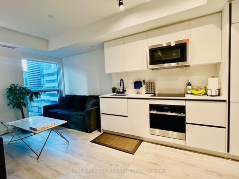 Photo 10 at 805 - 327 King Street W, Waterfront Communities C1, Toronto