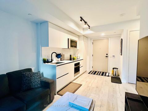 Photo 11 at 805 - 327 King Street W, Waterfront Communities C1, Toronto