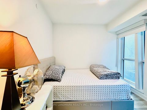 Photo 12 at 805 - 327 King Street W, Waterfront Communities C1, Toronto