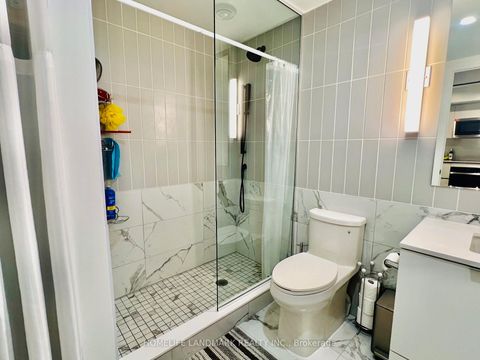 Photo 14 at 805 - 327 King Street W, Waterfront Communities C1, Toronto