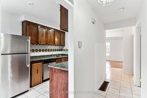 Photo 9 at 92 - 44 Chester Le Boulevard, L'Amoreaux, Toronto