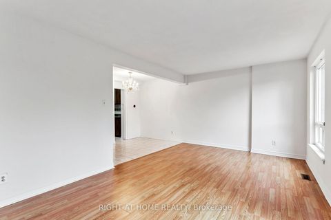 Photo 15 at 92 - 44 Chester Le Boulevard, L'Amoreaux, Toronto