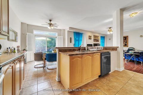 Photo 10 at 70 Blackforest Drive, Oak Ridges, Richmond Hill