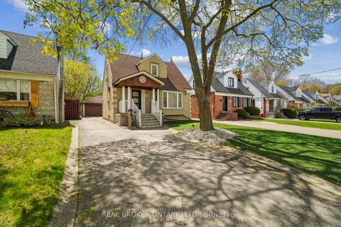 Photo 1 at 38 Riverview Heights, Humber Heights, Toronto