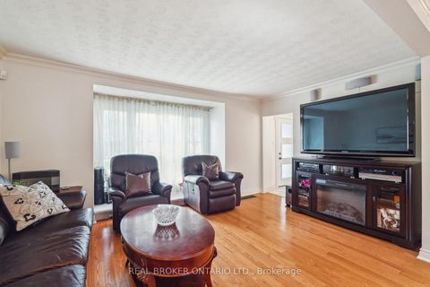 Photo 2 at 38 Riverview Heights, Humber Heights, Toronto