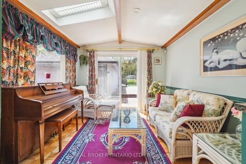 Photo 10 at 38 Riverview Heights, Humber Heights, Toronto