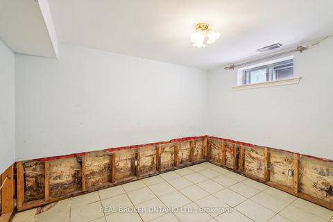 Photo 19 at 38 Riverview Heights, Humber Heights, Toronto