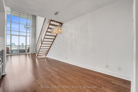 Photo 5 at 646 - 5 Hanna Avenue, Niagara, Toronto