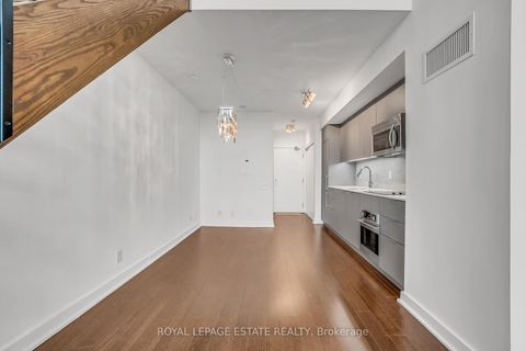 Photo 7 at 646 - 5 Hanna Avenue, Niagara, Toronto