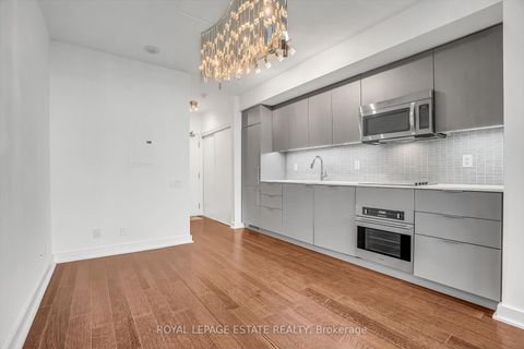 Photo 8 at 646 - 5 Hanna Avenue, Niagara, Toronto