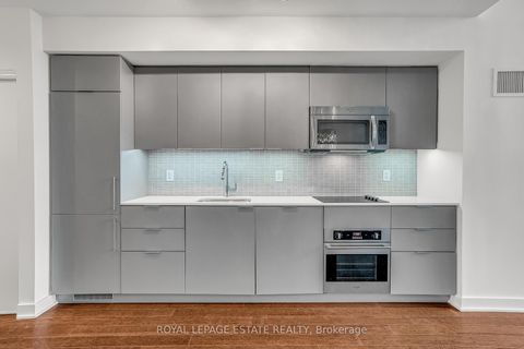 Photo 10 at 646 - 5 Hanna Avenue, Niagara, Toronto