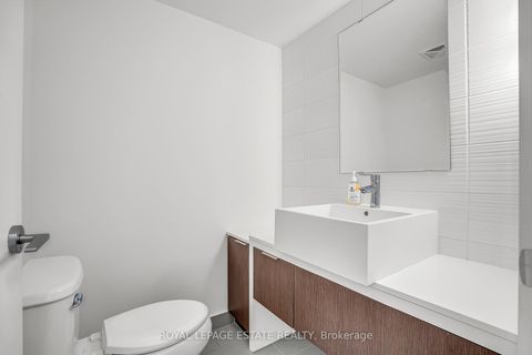 Photo 12 at 646 - 5 Hanna Avenue, Niagara, Toronto