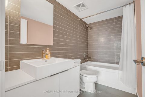 Photo 21 at 646 - 5 Hanna Avenue, Niagara, Toronto