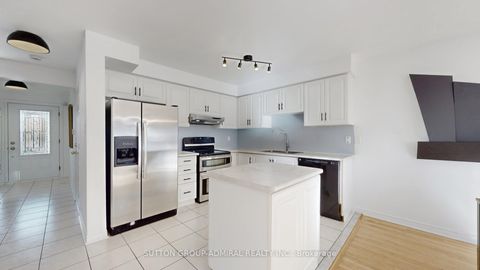 Photo 5 at 111 Kelso Crescent, Maple, Vaughan