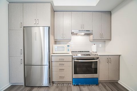 Photo 4 at 239 - 121 Honeycrisp Crescent, Vaughan Corporate Centre, Vaughan