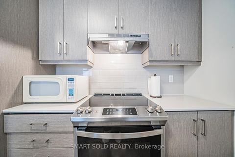 Photo 5 at 239 - 121 Honeycrisp Crescent, Vaughan Corporate Centre, Vaughan