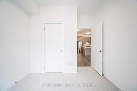 Photo 15 at 239 - 121 Honeycrisp Crescent, Vaughan Corporate Centre, Vaughan