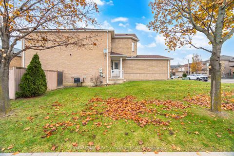 Photo 2 at 28 Condotti Drive, West Woodbridge, Vaughan