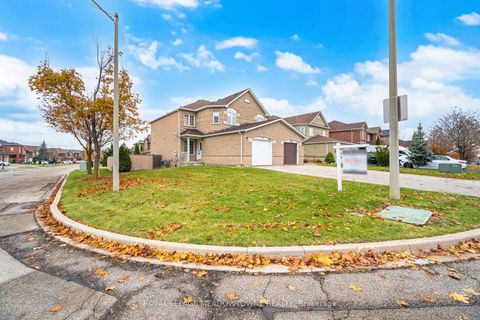 Photo 3 at 28 Condotti Drive, West Woodbridge, Vaughan