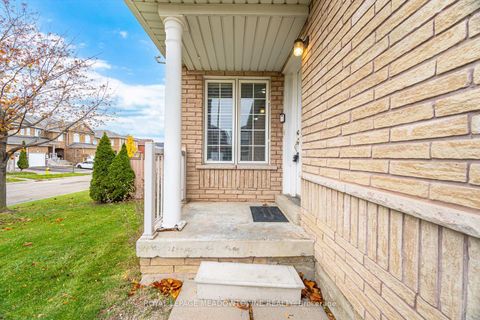 Photo 4 at 28 Condotti Drive, West Woodbridge, Vaughan