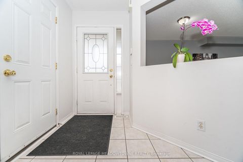 Photo 5 at 28 Condotti Drive, West Woodbridge, Vaughan