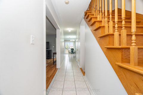 Photo 7 at 28 Condotti Drive, West Woodbridge, Vaughan