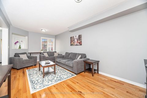 Photo 8 at 28 Condotti Drive, West Woodbridge, Vaughan