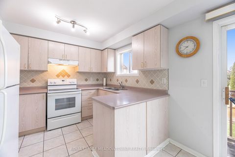 Photo 15 at 28 Condotti Drive, West Woodbridge, Vaughan