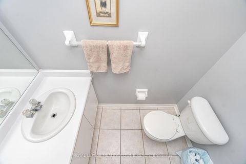 Photo 20 at 28 Condotti Drive, West Woodbridge, Vaughan