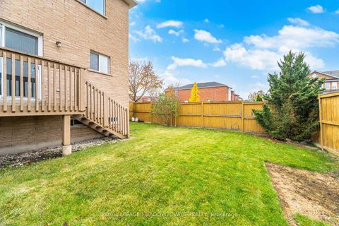 Photo 32 at 28 Condotti Drive, West Woodbridge, Vaughan