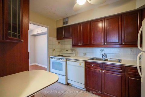 Photo 3 at 711 - 1338 York Mills Road, Donalda, Toronto