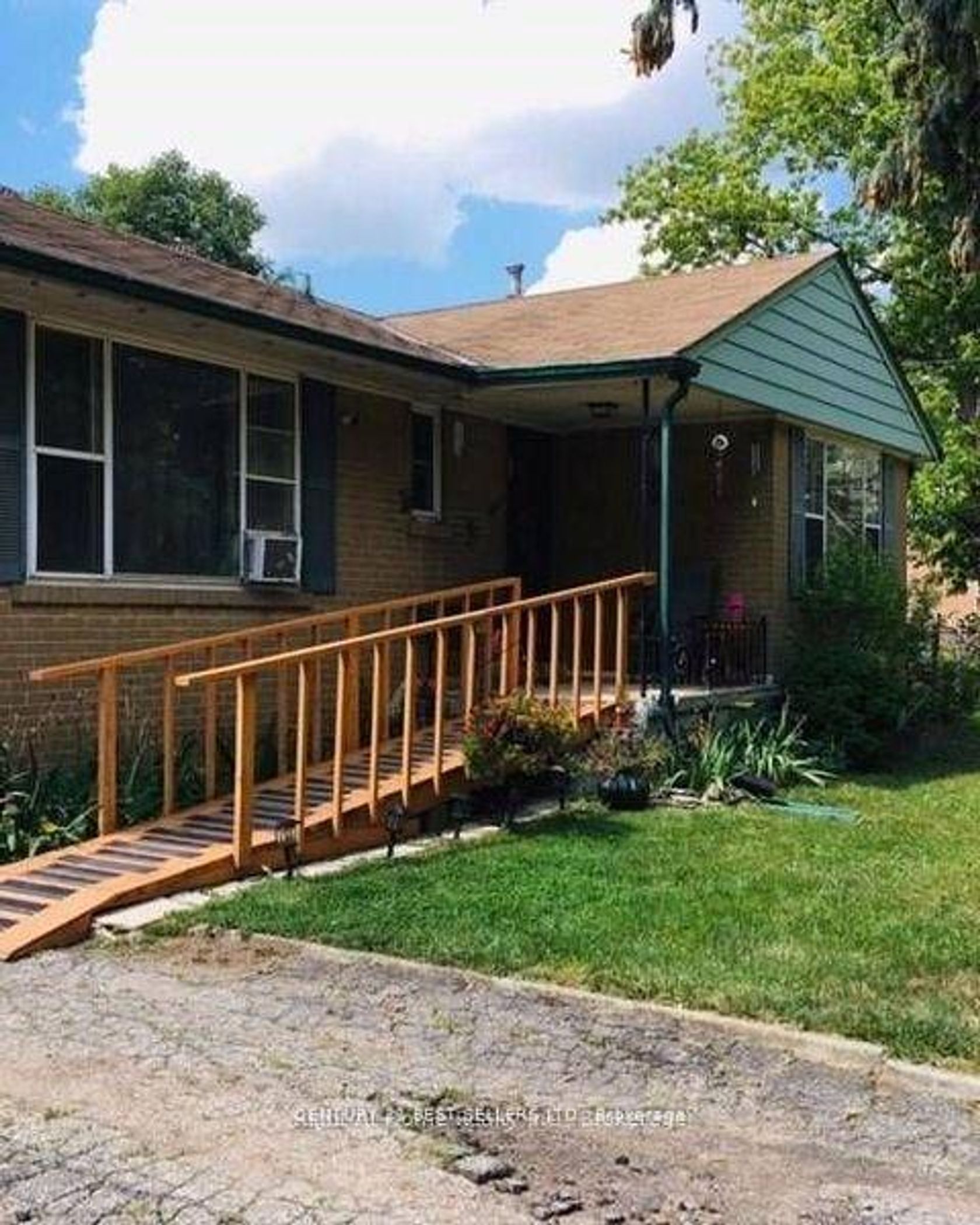 320 Ashbury Road, WO West, Oakville 