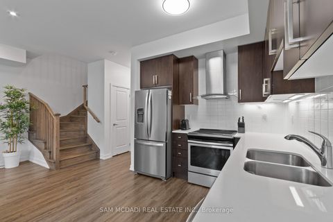 Photo 13 at 21 Hearne Street, Vaughan Grove, Vaughan