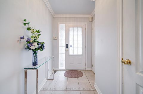 Photo 3 at 404 Kittridge Road, WC Wedgewood Creek, Oakville